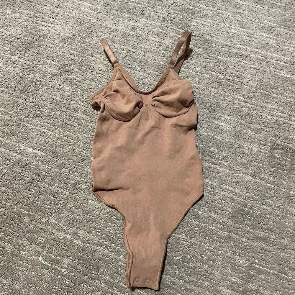 SKIMS Seamless Sculpt Thong Bodysuit, Tan Ochre, S/M NWOT